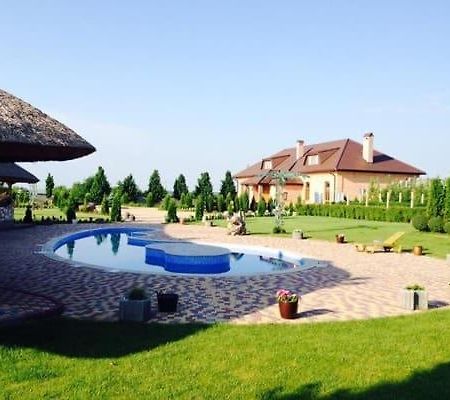 Maetok Country Club Hotel Petrove Kültér fotó