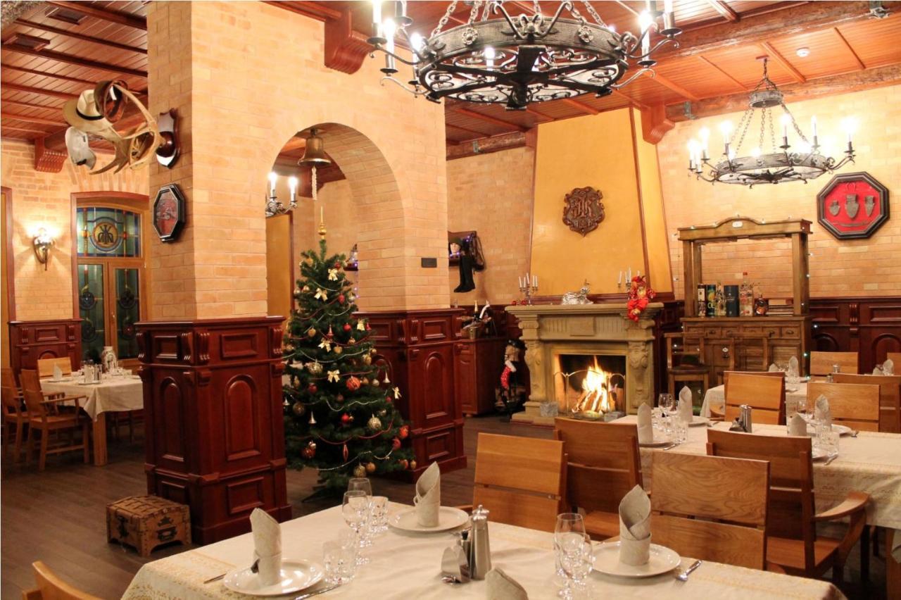 Maetok Country Club Hotel Petrove Kültér fotó