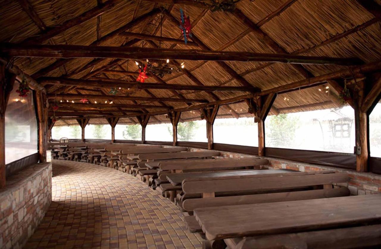 Maetok Country Club Hotel Petrove Kültér fotó